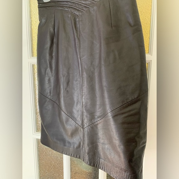Vintage Danier brown leather skirt. - Picture 6 of 8